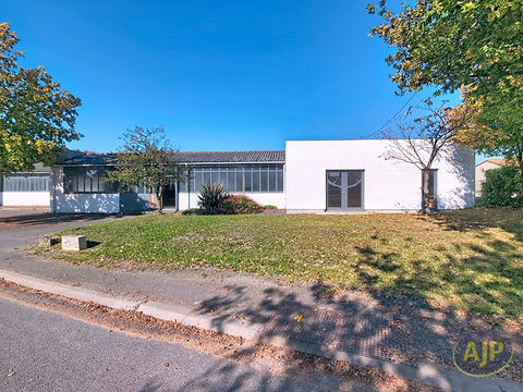 Local d'activit&eacute; Montaigu-Vend&eacute;e 169990 85600 Montaigu vendee