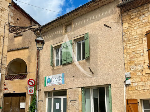 A vendre - Local commercial de 95.5 m2, avec petite cour ext&eacute;rieure 54300 47500 Fumel