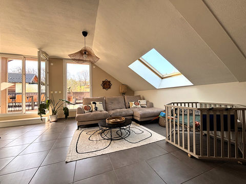   Magnifique duplex en dernier �tage avec terrasses, jardin d'agr�ment et d�pendances, entre ville et campagne Appartement - 4 pi�ce(s) - 93 m�