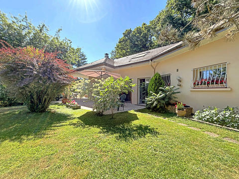   Maison Montagnat 8 pi�ces 175 m2 Maison - 8 pi�ce(s) - 200 m�