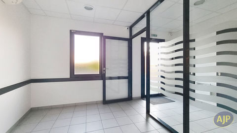Beau local m&eacute;dical &agrave; Libourne 1389 33500 Libourne