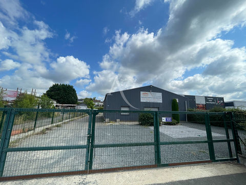 Local commercial -Entrepot + Bureaux  - Montlouis Sur Loire 1900 37270 Montlouis sur loire