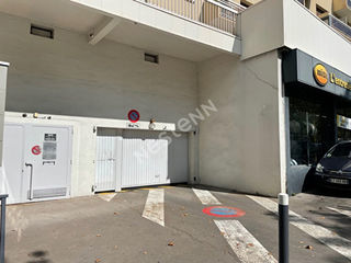  Parking / Garage � louer 