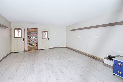 &Agrave; VENDRE EN EXCLUSIVIT&Eacute; - Local de 77 m&sup2; &agrave; TRANS EN PROVENCE 152000 83720 Trans en provence