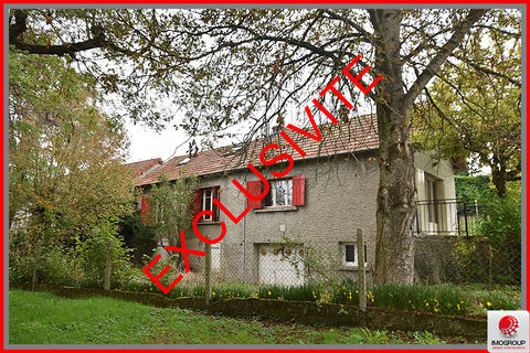   cette maison � r�nover enti�rement, offrant de belles possibilit�s d'am�nagement et de personnalisation : Maison - 4 pi�ce(s) - 60 m�