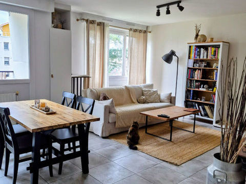   T3 meubl�  PIERRE-BENITE Appartement - 3 pi�ce(s) - 66 m�