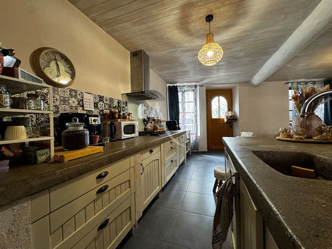   Maison de caract�re entre L�zignan-Corbi�res et Carcassonne Maison - 5 pi�ce(s) - 192 m�