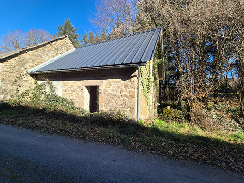   CORREZE. MADRANGES. Maison en pierre � r�nover avec terrain de 780 m�. Maison - 2 pi�ce(s) - 33 m�