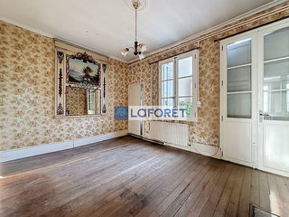  Villa � vendre 15 + pi�ces 402 m�