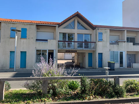   A LOUER  : studio avec parking en centre-ville � St Gilles Croix de Vie Appartement - 1 pi�ce(s) - 21 m�