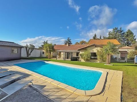   Villa T6 de 200 m� sur son terrain de 1240 m� id�alement situ�e � Vourles Maison - 6 pi�ce(s) - 202 m�