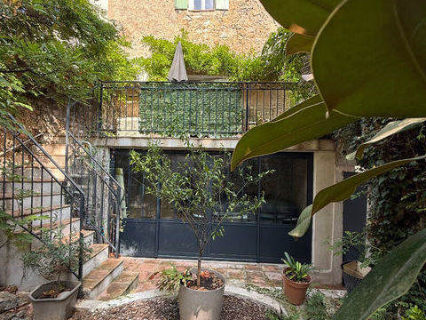   MAISON BOURGEOISE AVEC TERRASSE ET JARDIN  JACUZZI ET CAVE Maison - 6 pi�ce(s) - 244 m�