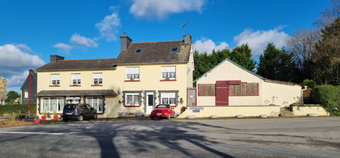   C�TES-D'ARMOR, Corlay, Spacieuse maison de 6 chambres, id�ale pour un projet de chambres d'h�tes, avec d�pendances Maison - 15 + pi�ce(s) - 286 m�