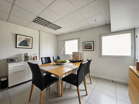 Local : Bureaux / Cabinet - Quartier Centre 309000 94200 Ivry sur seine