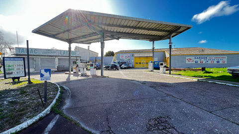   Ensemble immobilier avec habitation, piscine int�rieure, pour toute activit� ou investisseur - Boutenac Touvent - Axe Bordeaux/R Maison - 6 pi�ce(s) - 610 m�