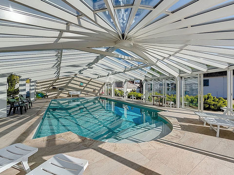   Superbe demeure dans le centre ville de Gouvernes - 212 m2 - 5 chambres (possibilit� 7) - piscine chauff�e - d�pendances - garag Maison - 8 pi�ce(s) - 220 m�