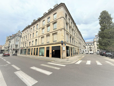 Local commercial / bureaux 210m&sup2; - Centre Ville BESANCON 3720 25000 Besancon
