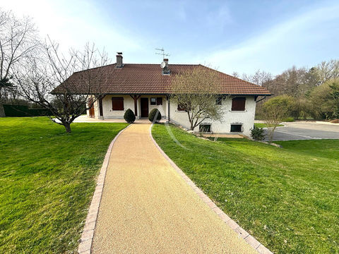   Loue Viriat, belle Maison cossue de 174.64 m� + triple garage beau terrain arbor� Maison - 5 pi�ce(s) - 175 m�