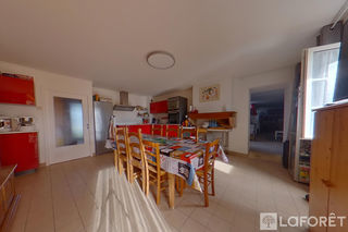  Immeuble � vendre 15 + pi�ces 365 m�