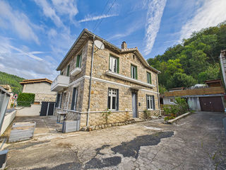  Maison � vendre 10 pi�ces 180 m�