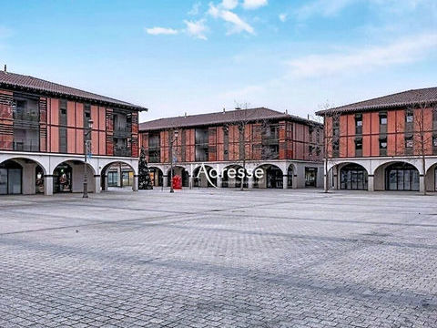 Exclusivit&eacute; l'Adresse Immobilier - Local professionnel 97.80m&sup2;  avec 2 places de parkings en Sous-sol - Place Bombail 239000 31830 Plaisance du touch