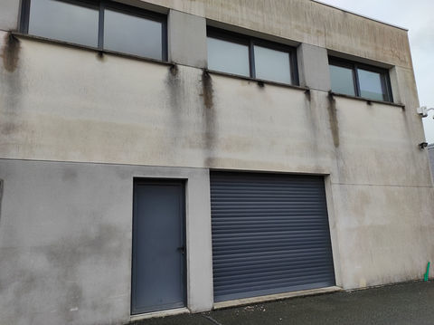 ARTIGUES Local commercial proposant une ou quatre zone de location 750000 33370 Artigues pres bordeaux