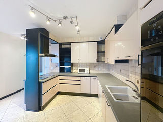  Maison � vendre 5 pi�ces 205 m�