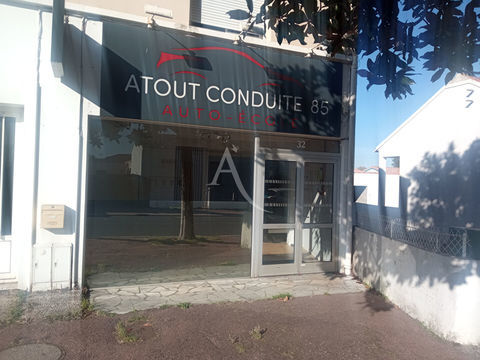 CHALLANS, Route des Sables local commercial 52.75 m&sup2; 600 85300 Challans