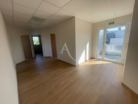 Bureaux 4 pi&egrave;ces 74 m&sup2; + 2 salles visio + 1 salle de conf&eacute;rence 1150 30000 Nimes