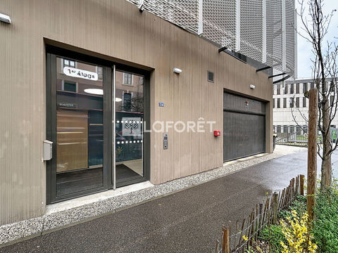 &Agrave; LOUER BUREAUX DE STANDING EN HYPER CENTRE-VILLE - LA MADELEINE - 112.73 m&sup2; 2667 01000 Bourg en bresse