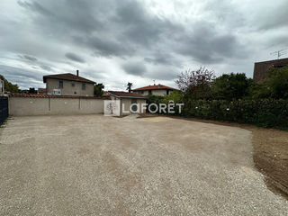  Parking / Garage � louer 