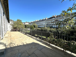  Appartement � louer 4 pi�ces 155 m�