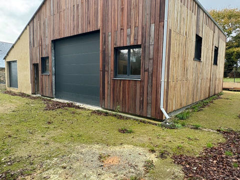 A LOUER - Local d'activit&eacute; - 150 m2 - Le Cours 850 56230 Le cours