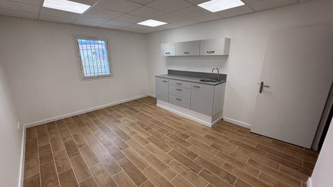 Bureaux Eyguieres 18 m2 650 13430 Eyguieres