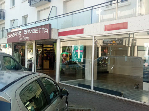 Local commercial Challans 75 m2 138800 85300 Challans