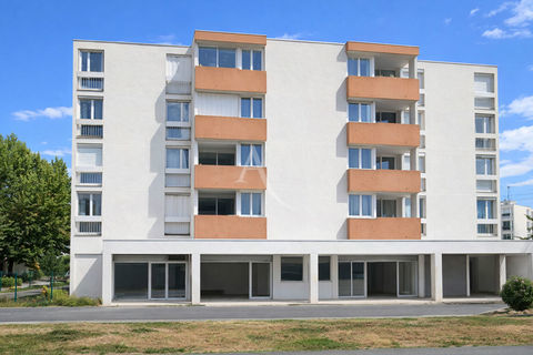 Local commercial Roissy En Brie  95 m2 172500 77680 Roissy en brie