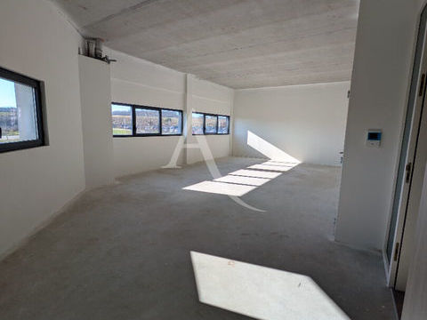 Plateau &agrave; am&eacute;nager d'environ 60m&sup2; 1310 32600 Pujaudran