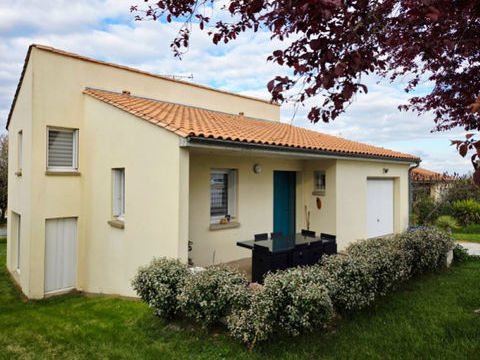   Maison Mansle 104 m2 Maison - 6 pi�ce(s) - 104 m�