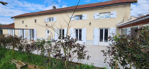   PAYRE - MAISON - LONGERE - 6 CHAMBRES - GARAGE - JARDIN Maison - 7 pi�ce(s) - 180 m�