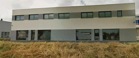 A louer local 200 m&sup2; avec 25 m lin&eacute;aire de vitrine &agrave; Artigues Pres Bordeaux 4040 33370 Artigues pres bordeaux