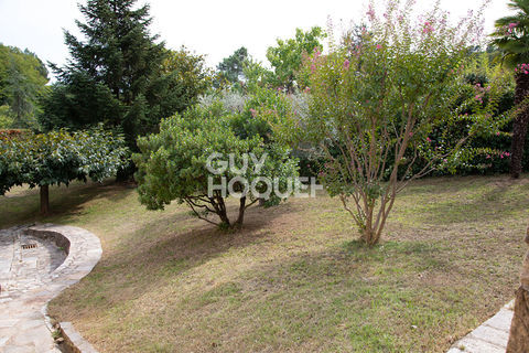   Maison  de caract�re avec piscine Aubenas 157 m2 Maison - 7 pi�ce(s) - 157 m�