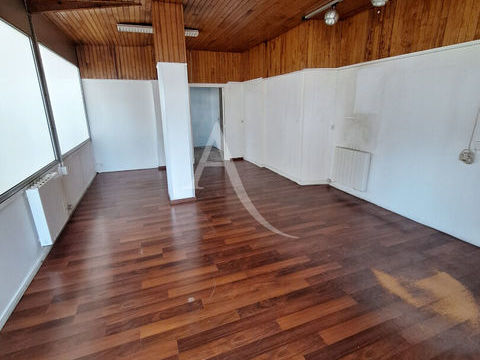 Bureaux &agrave; louer de 38 m&sup2; en bon &eacute;tat avec parking ext&eacute;rieur 540 77500 Chelles