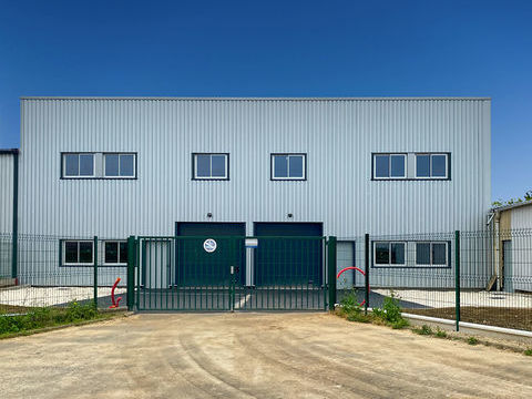 &Agrave; LOUER - LOCAL COMMERCIAL - PRINGY 2450 77310 Pringy