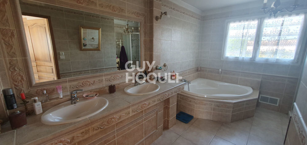 � vendre  Maison Villeneuve-de-Berg (07170)