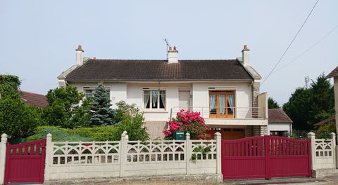   EN VENTE - SANCOINS - Maison 3 chambres, grandes d�pendances. Maison - 5 pi�ce(s) - 110 m�