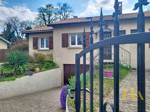   Maison  plain-pied de charme avec piscine et ext�rieurs soign�s Maison - 5 pi�ce(s) - 113 m�