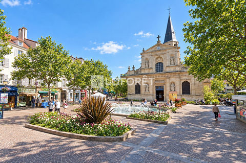Mur de local commercial en centre-ville 160000 92500 Rueil malmaison