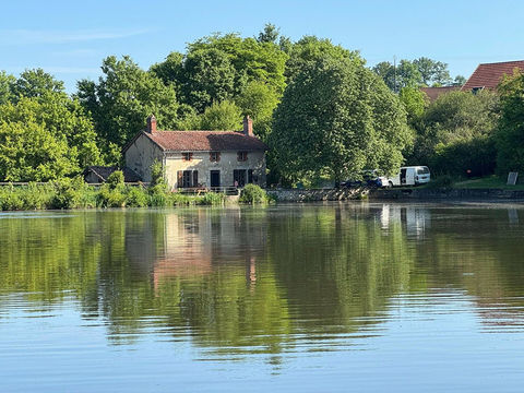   HAUTE VIENNE - Proche NEXON Superbe propri�t� avec un lac � carpes de 2,3 hectares. Maison - 5 pi�ce(s) - 90 m�