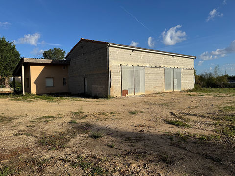   MAISON de 91 m2+ HANGAR de 188 m2 � CROUTELLE Maison - 4 pi�ce(s) - 91 m�