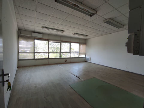 A vendre Bureaux N&deg;15 de 35 m2 &agrave; Bruges 52000 33520 Bruges